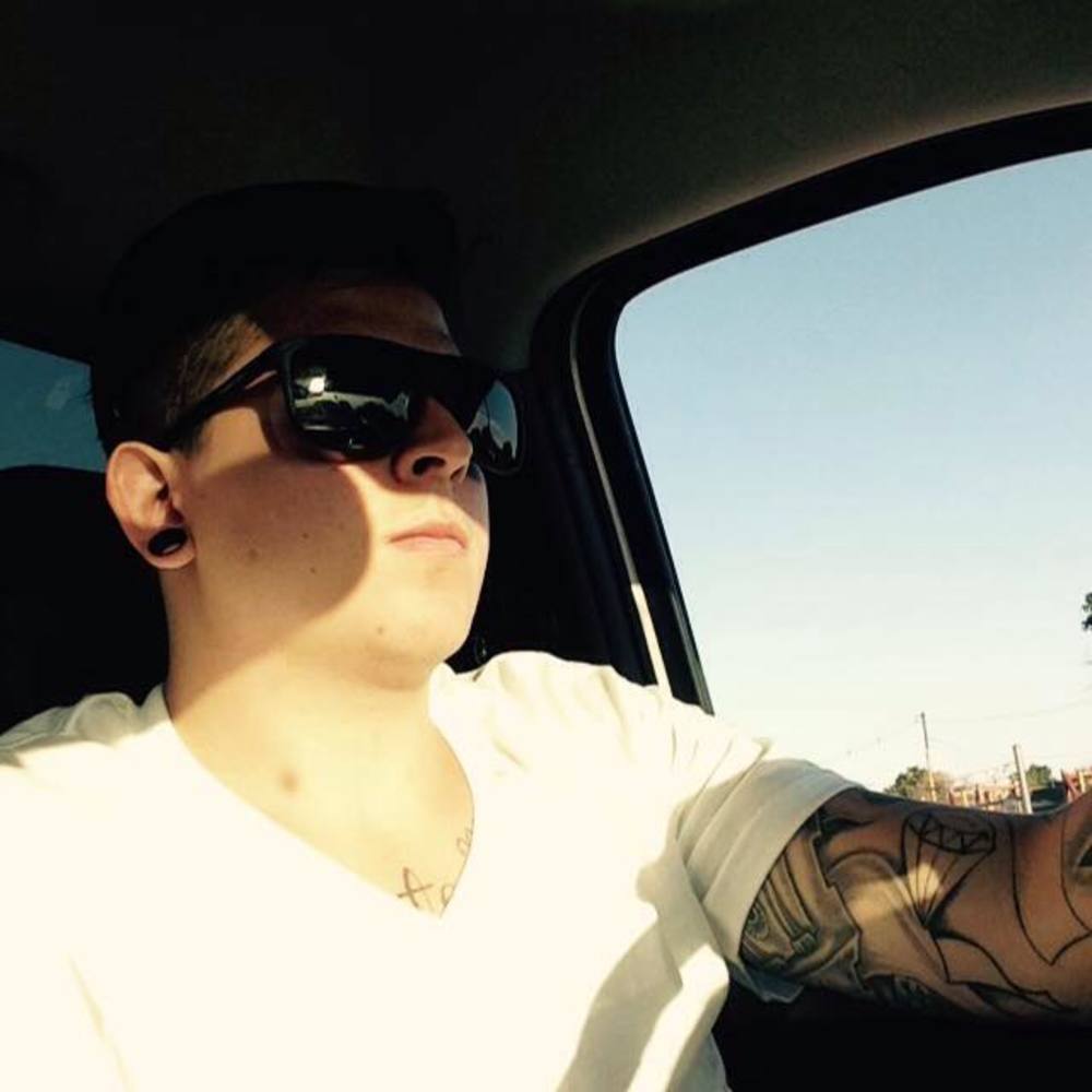 Meet your Posher, Tommygunz